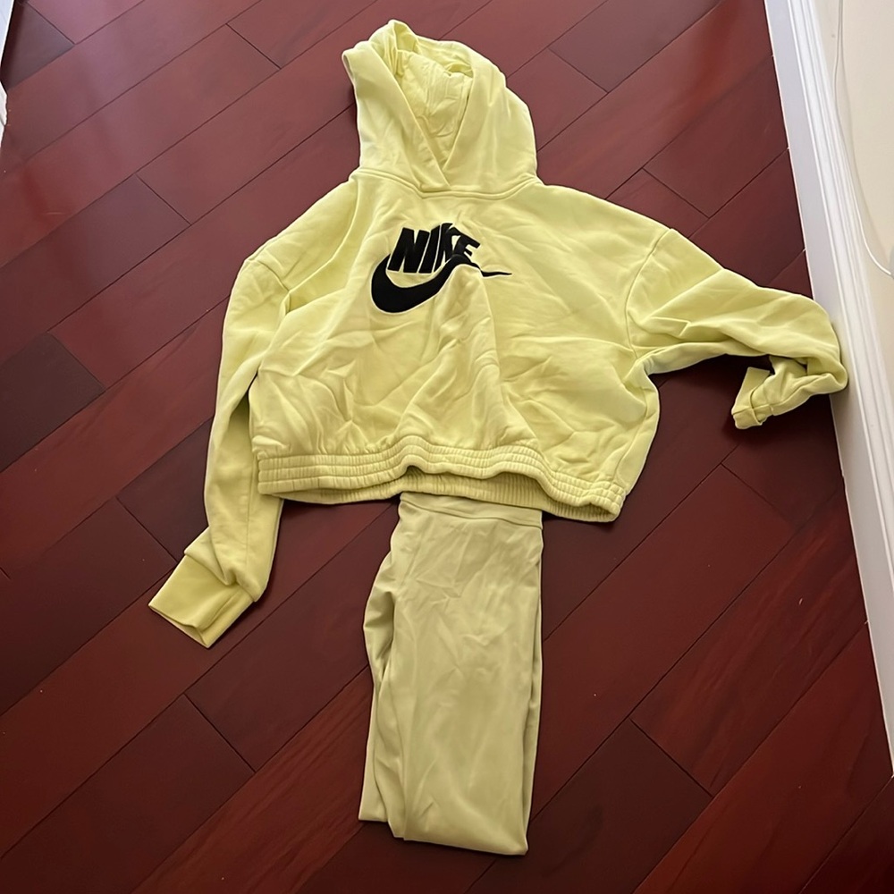 Nike sweatshirt/leggings set